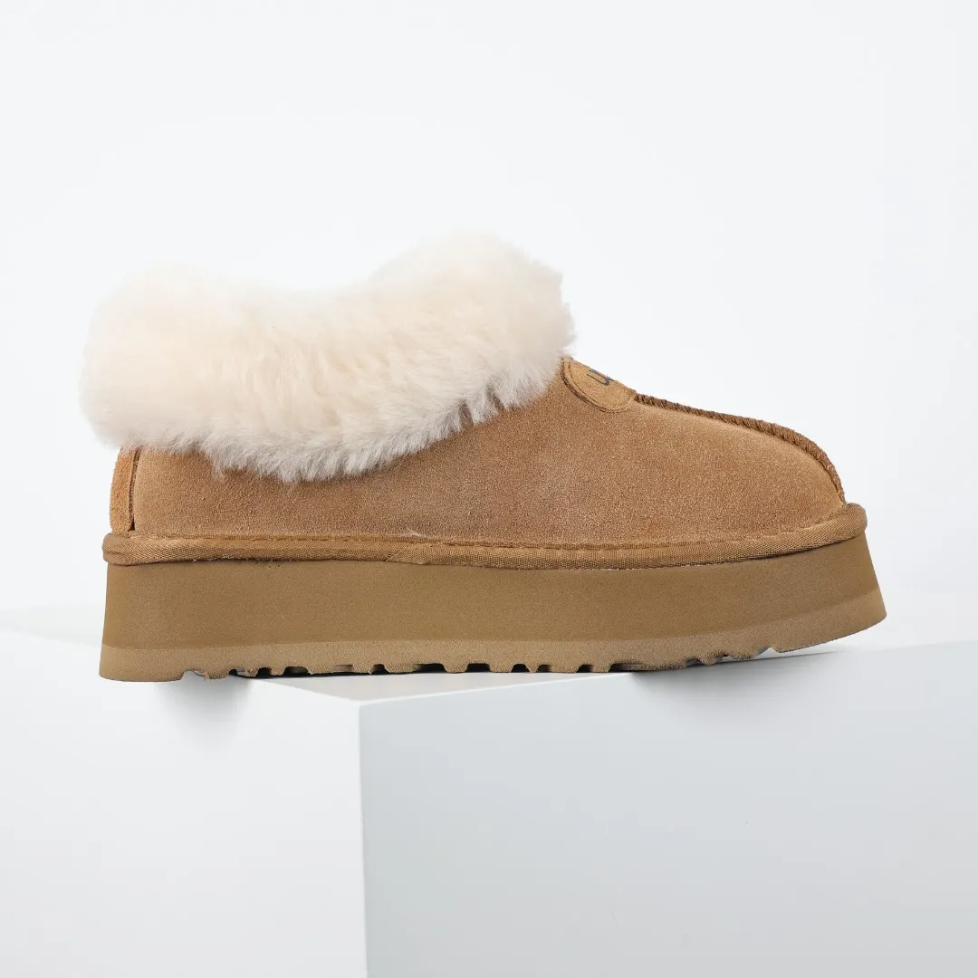 Pick up locally 💰460, the core recommendation is good price E4 UGG Tazite thick-soled autumn and winter sheep fur integrated snow boots, Xiaohongshu hot style, Henan Longfeng leather production, cashmere insoles, keeping warm in winter, and a very suitable choice for home use. In the new year, uug launched a style series, which is partially biased towards the preferences of young consumers, and has also been at the forefront of fashion trends. The material of the shoe body is UGGPURE™ implanted wool insole. Lightweight, non-slip and comfortable rubber outsole. With brand LOGO and complete packaging. Size: 35 36 37 38 39 40. It is recommended to choose one size larger.